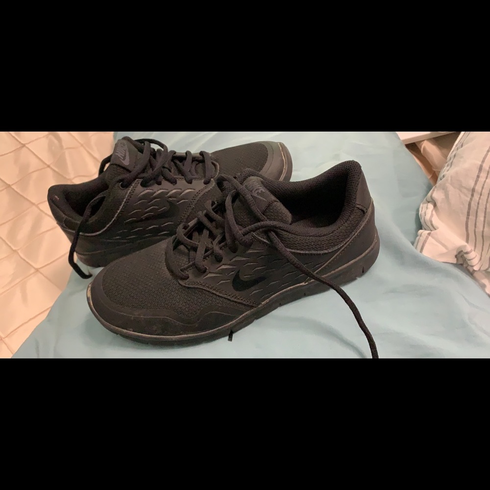 Nike woman’s size 6 sneakers